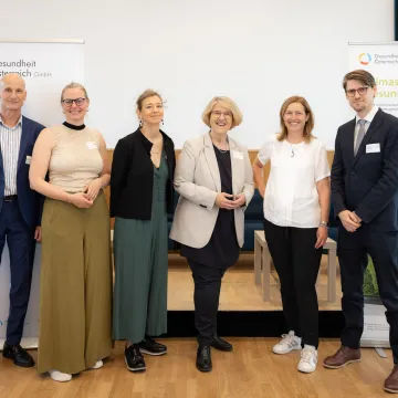 v.l.n.r. Anton Dunzendorfer; Antonija Wieser (GÖG); Ulrike Bechtold; Ruperta Lichtenecker (Leitung Abteilung Klimaschutz und nachhaltige Transformation); Hildegard Aichberger; Alexander Degelsegger © Monika Fellner v.l.n.r. Anton Dunzendorfer; Antonija Wieser (GÖG); Ulrike Bechtold; Ruperta Lichtenecker (Leitung Abteilung Klimaschutz und nachhaltige Transformation); Hildegard Aichberger; Alexander Degelsegger © Monika Fellner