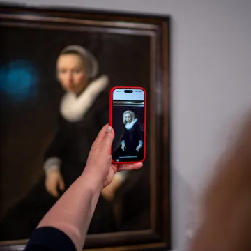(ns) AR-App "verschönert" Kunstwerk mittels Social-Media-Filter. © BMASGPK/Habermann AR-App "verschönert" Kunstwerk mittels Social-Media-Filter.
