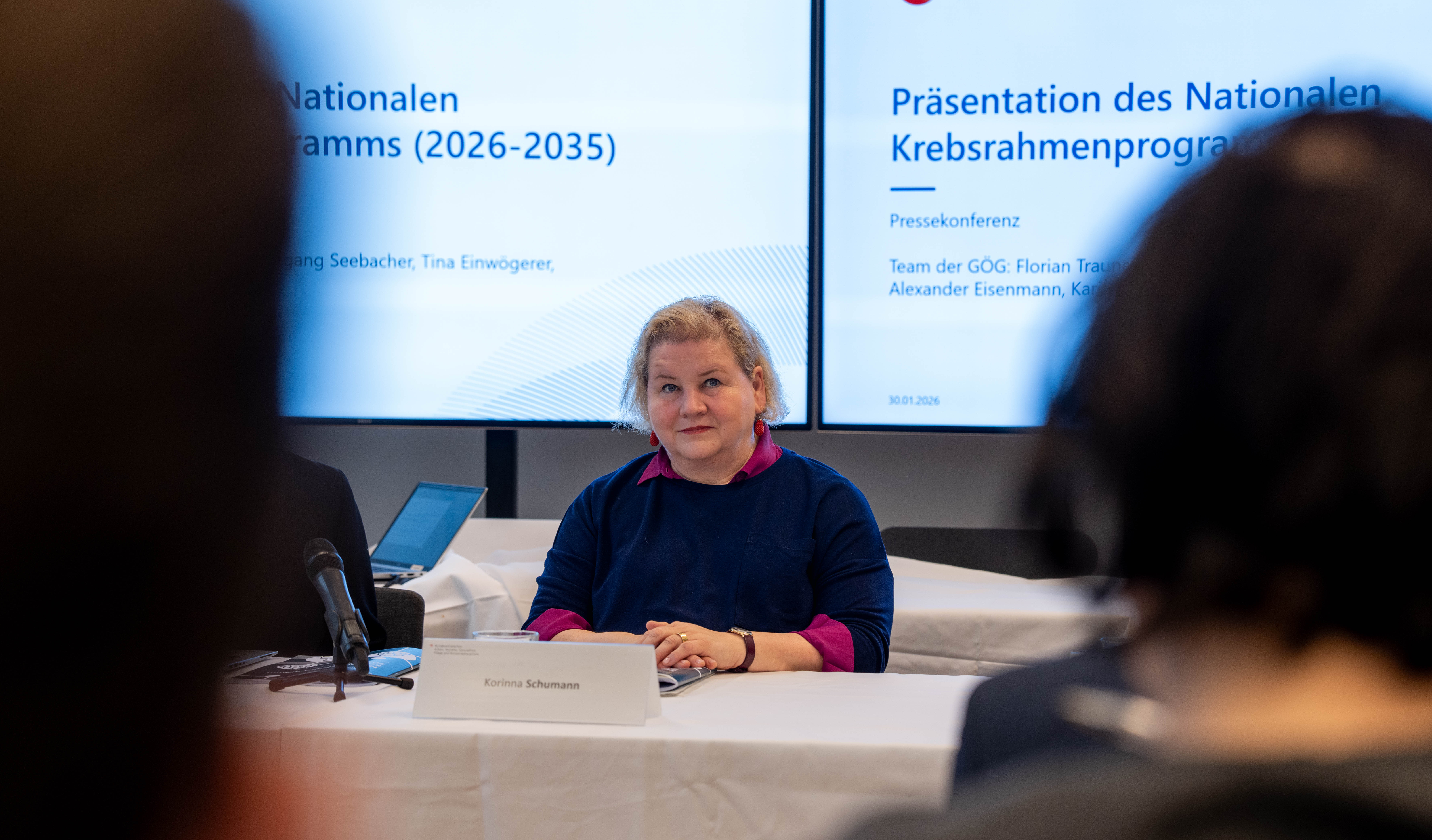 Korinna Schumann, Bundesministerin für Arbeit, Soziales, Gesundheit, Pflege und Konsumentenschutz bei der Präsentation des Krebsrahmenprogramms.