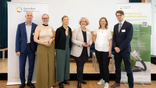 v.l.n.r. Anton Dunzendorfer; Antonija Wieser (GÖG); Ulrike Bechtold; Ruperta Lichtenecker (Leitung Abteilung Klimaschutz und nachhaltige Transformation); Hildegard Aichberger; Alexander Degelsegger © Monika Fellner v.l.n.r. Anton Dunzendorfer; Antonija Wieser (GÖG); Ulrike Bechtold; Ruperta Lichtenecker (Leitung Abteilung Klimaschutz und nachhaltige Transformation); Hildegard Aichberger; Alexander Degelsegger © Monika Fellner